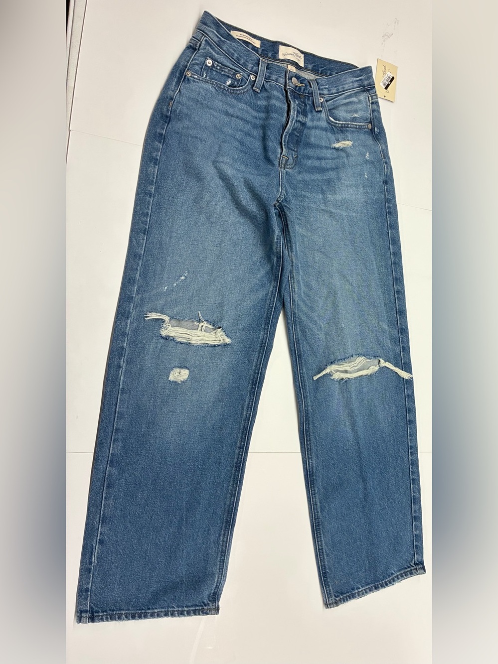 NEW Universal Threads Distressed Blue Jeans Size 2